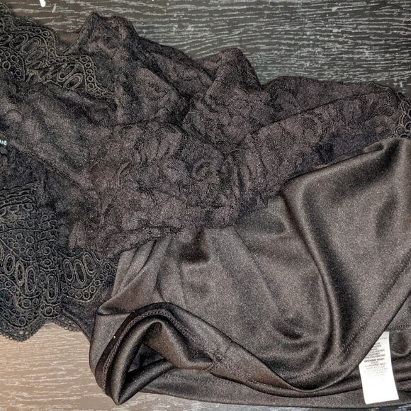 Cable and Gauge Black Lace Tank Size Large - Picture 10 of 11